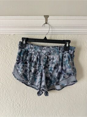 lululemon Hottie Hot Low Rise 2.5” Shorts Size 8
